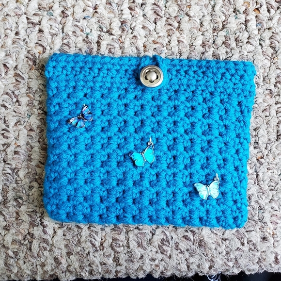 SOLD🛍Bright Blue Butterfly Crocheted Bag - Picture 4 of 10
